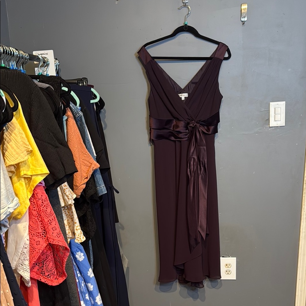 Jones Studio Purple V-Neck Sheath Dress Midi